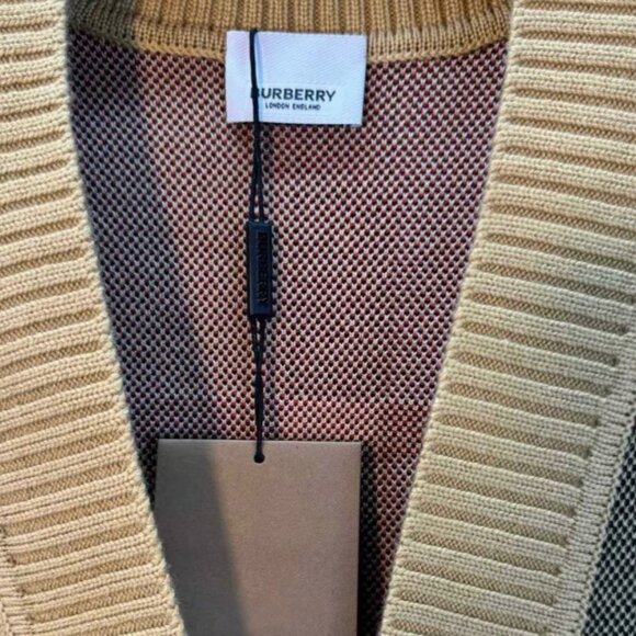 Burberry SS22 check jacquard V-neck s - Picture 3 of 5